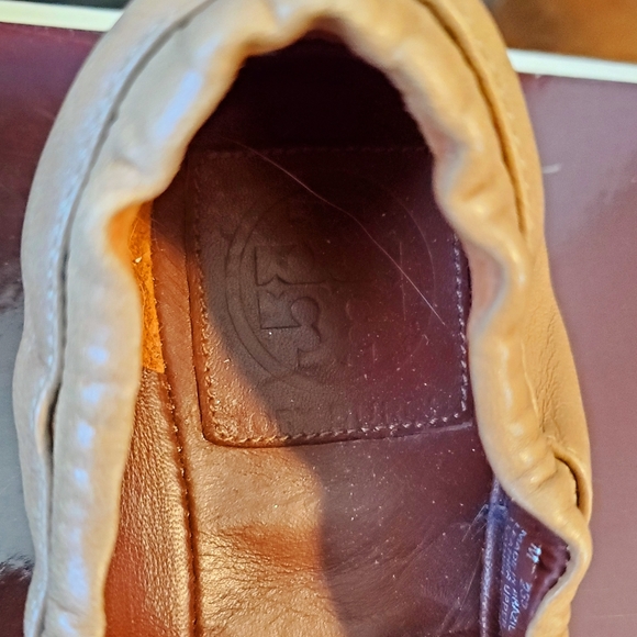 TORY BURCH Shelby Ballet Flats, Flower, Tan, 8.5 - Picture 7 of 8